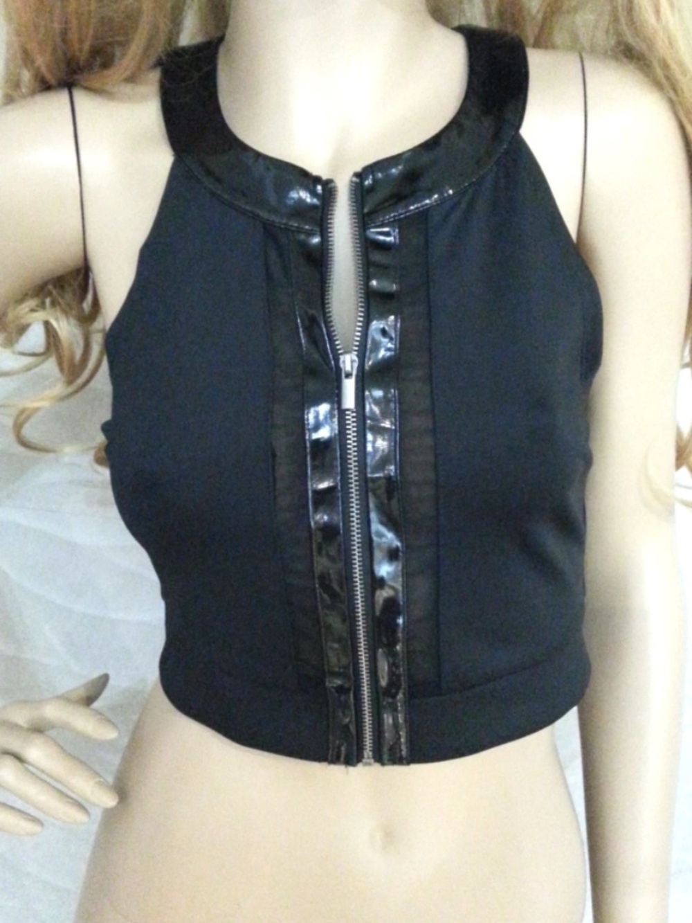 NWT bebe 2b black zipper front sleeveless corset cropped top